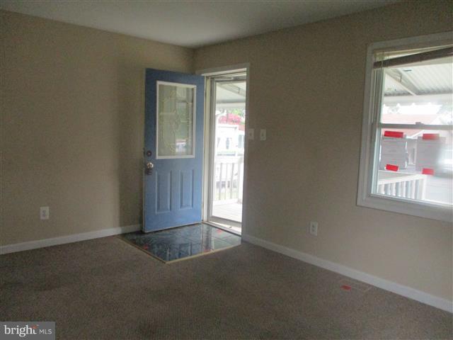 4 Orville Road Baltimore, MD 21221 - Photo 4 of 25 Living Room