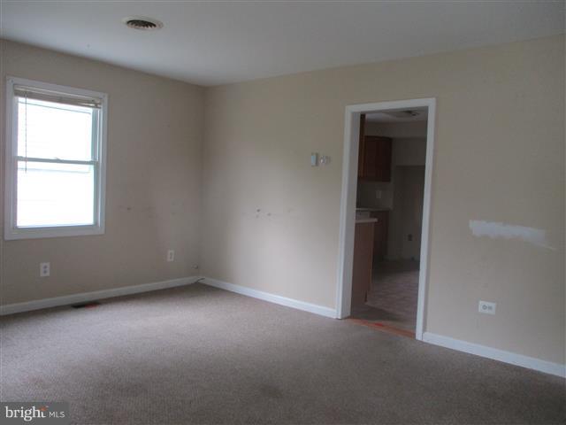 4 Orville Road Baltimore, MD 21221 - Photo 5 of 25 Living Room