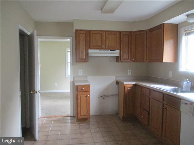 4 Orville Road Baltimore, MD 21221 - Photo 7 of 25 Living Room