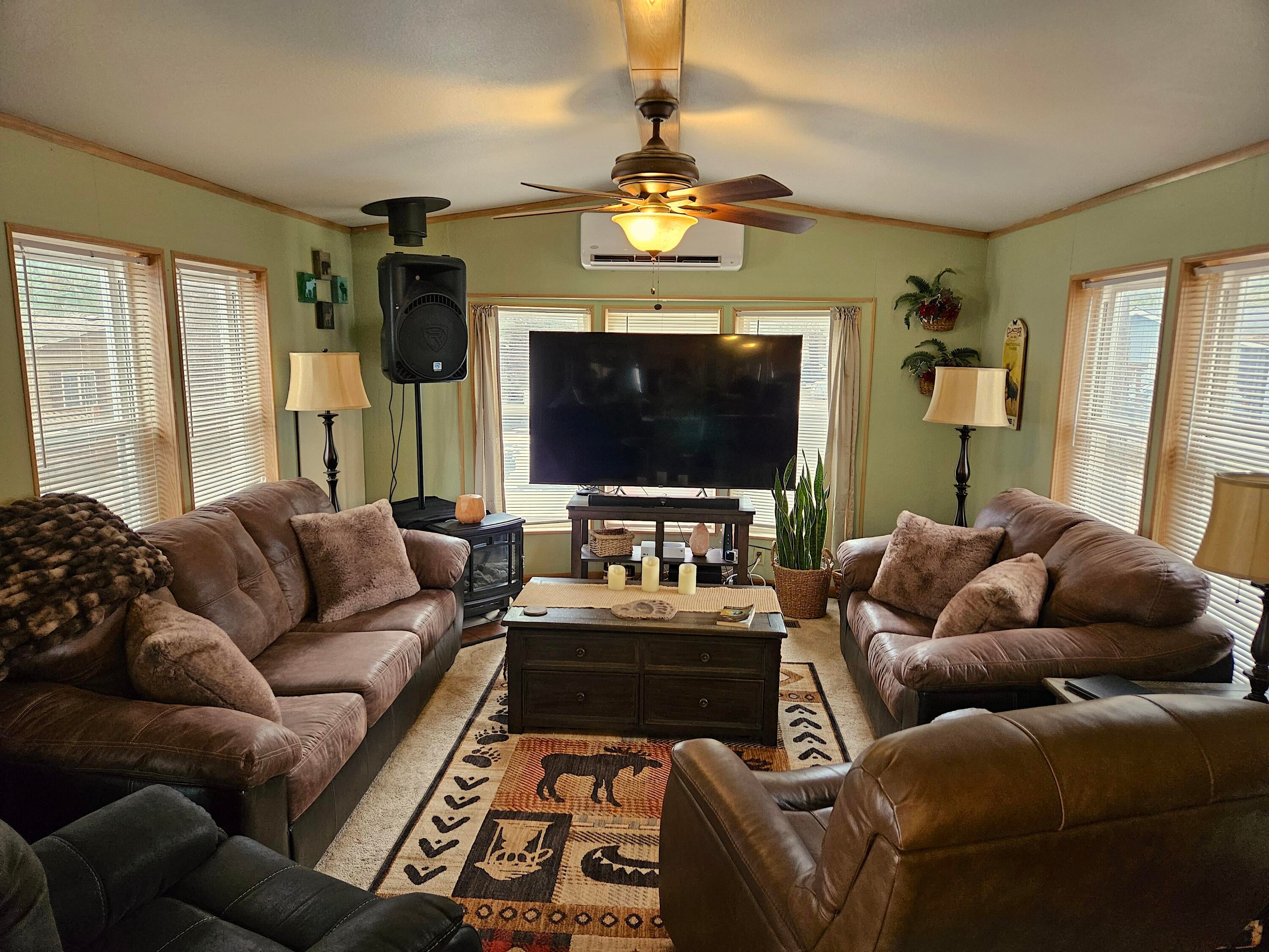 61000 Brosterhous Road, Unit 551 Bend, OR 97702 - Photo 4 of 22 20240325_131247