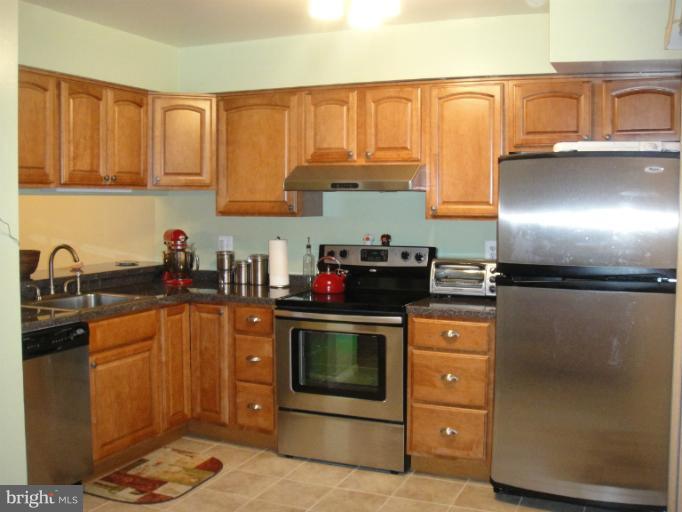 3510 Bruton Parish Way, Unit 162 Silver Spring, MD 20904 - Photo 4 of 9 Kitchen