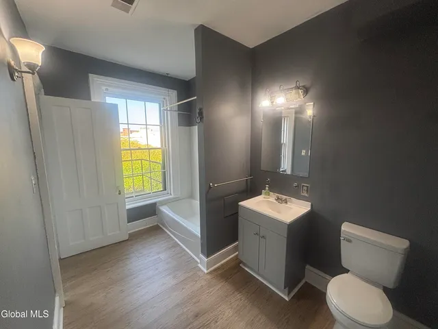 $1,400 | 17 Ash Grove Place, Unit 4, Albany, NY 12202