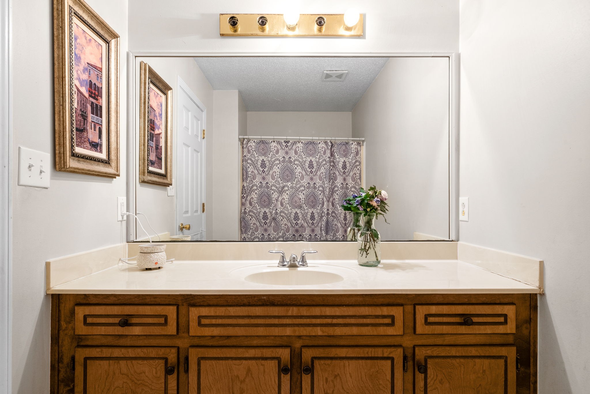 1799 Needmore Road Clarksville, TN 37042 - Photo 18 of 27 a bathroom with a sink and a mirror