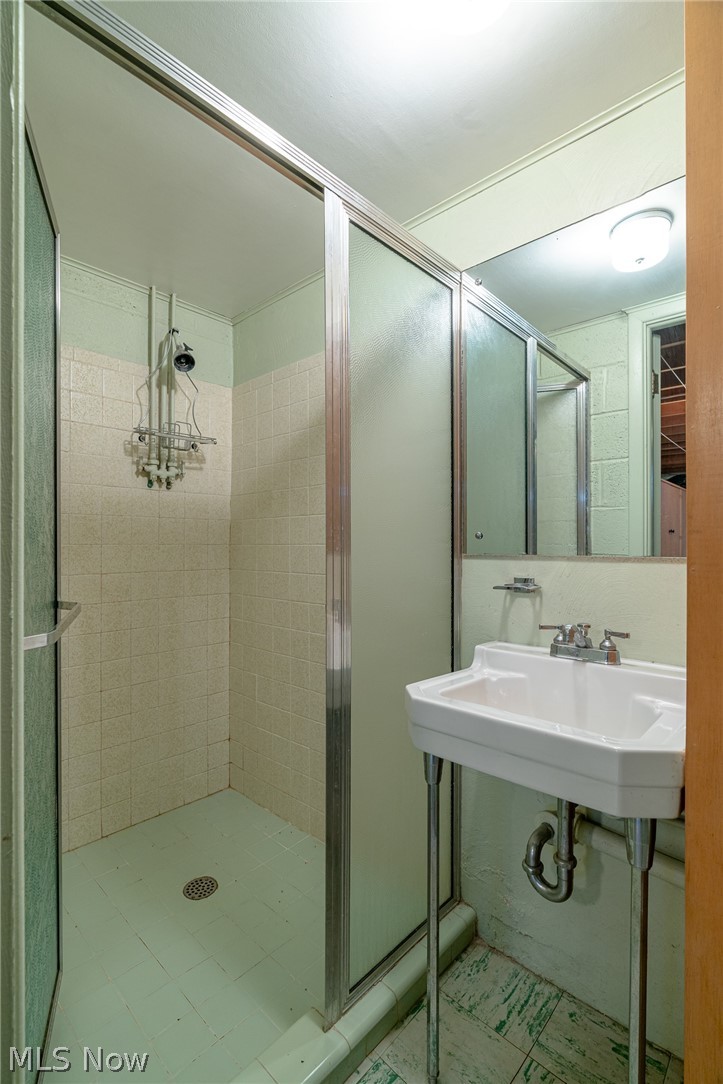 6572 South Canterbury Road Cleveland, OH 44129 - Photo 25 of 36 Second full bathroom located in the basement