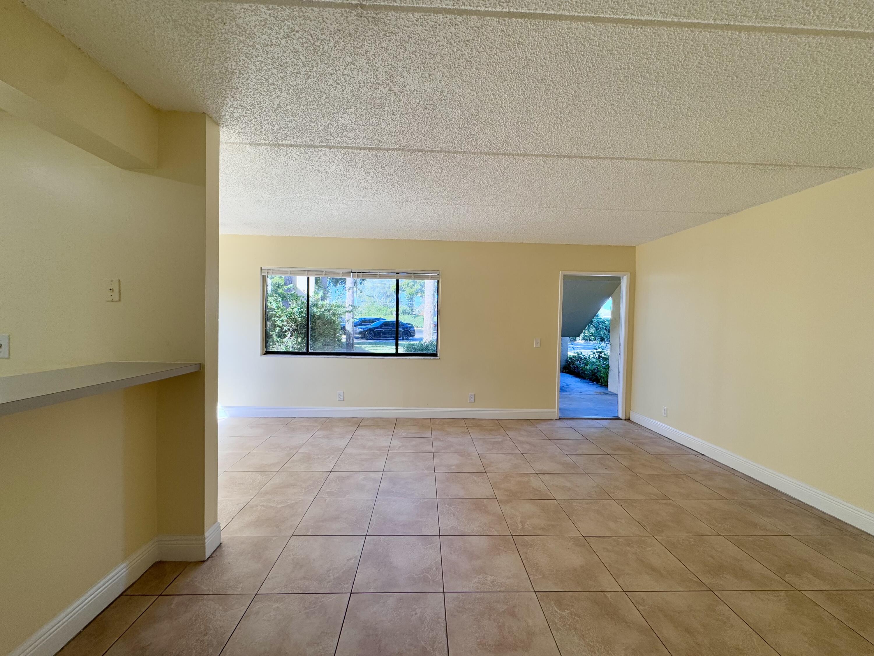 710 Meadows Circle Boynton Beach, FL 33436 - Photo 6 of 31 IMG_7277