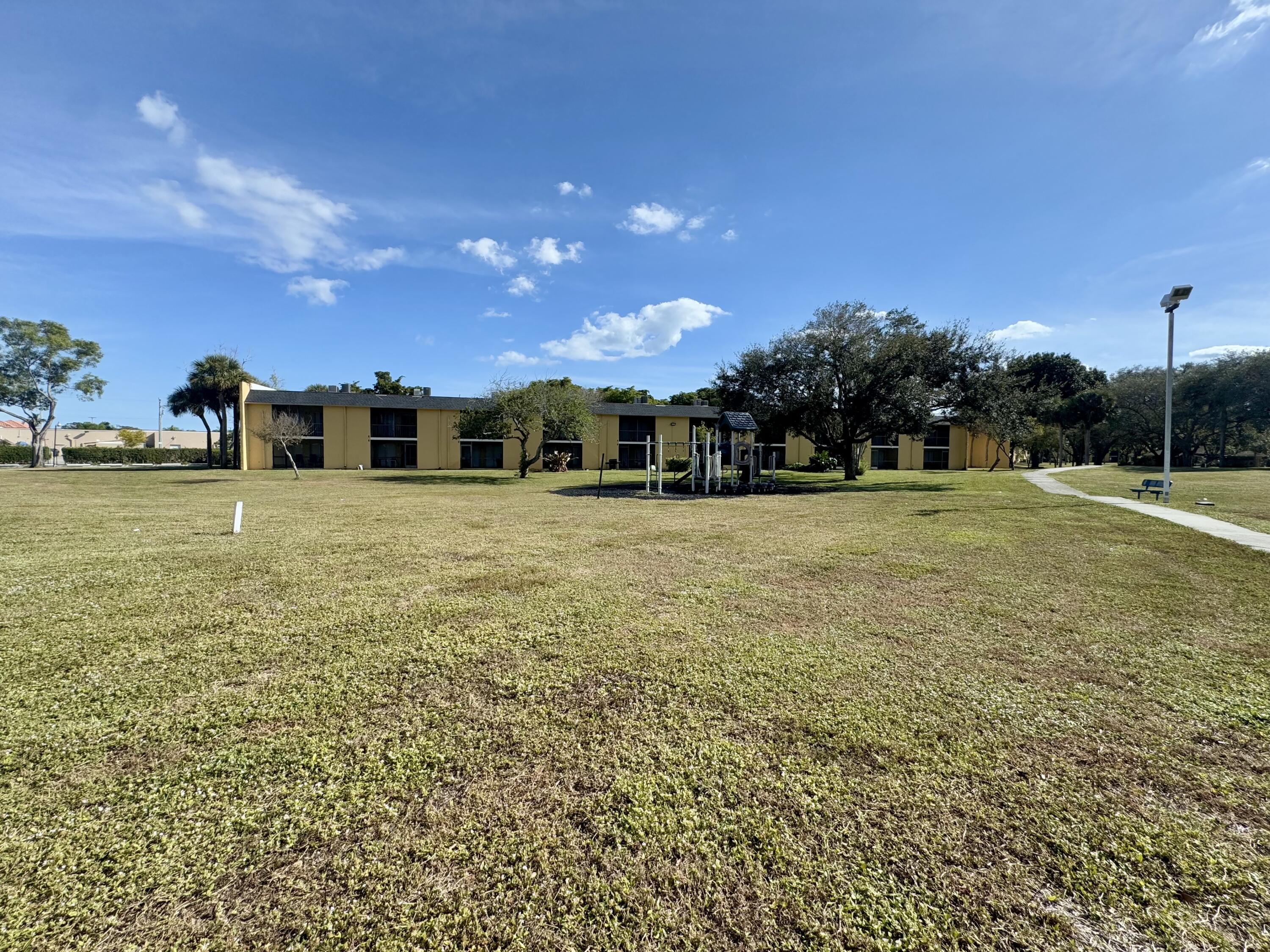 710 Meadows Circle Boynton Beach, FL 33436 - Photo 7 of 31 IMG_7267