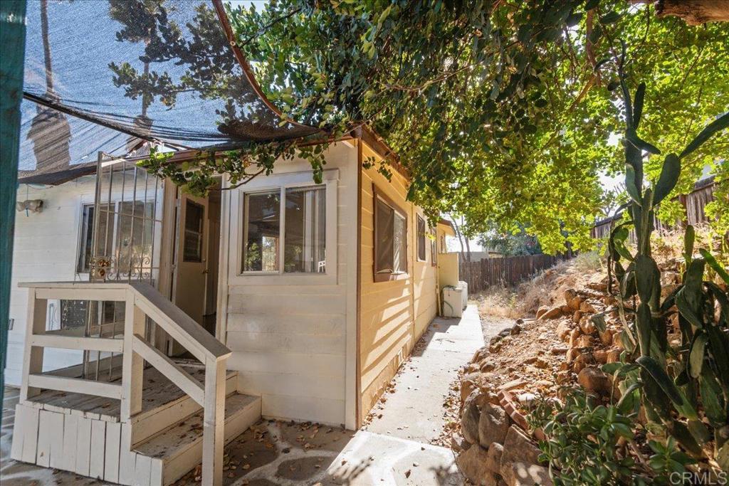 12830 Mapleview Street Lakeside, CA 92040 - Photo 5 of 33 Gallery Image 5