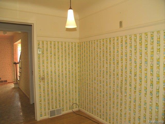 665 Shoreham Road Grosse Pointe, MI 48236 - Photo 7 of 16 Eating Area