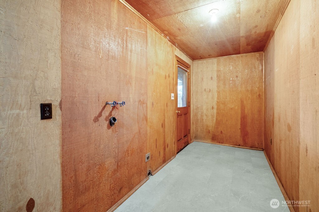 7302 Blaine Road Aberdeen, WA 98520 - Photo 13 of 38 a view of a hallway