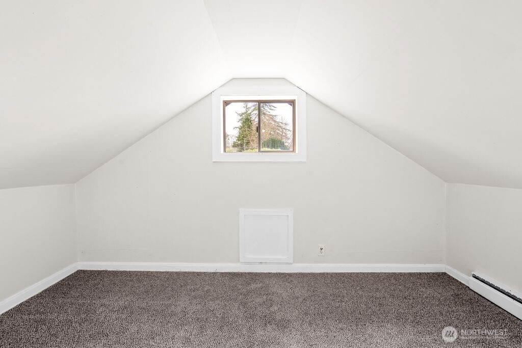 7302 Blaine Road Aberdeen, WA 98520 - Photo 19 of 38 an empty room with a window