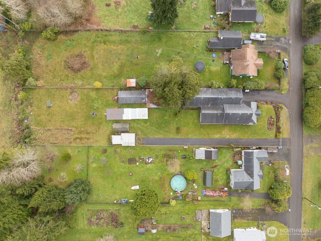 7302 Blaine Road Aberdeen, WA 98520 - Photo 35 of 38 a bathroom with a sink and a mirror