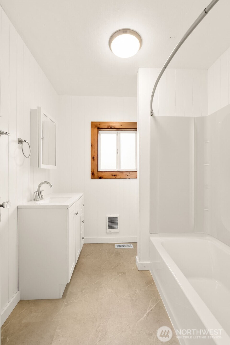 7302 Blaine Road Aberdeen, WA 98520 - Photo 10 of 38 a bathroom with a sink a bathtub and a window