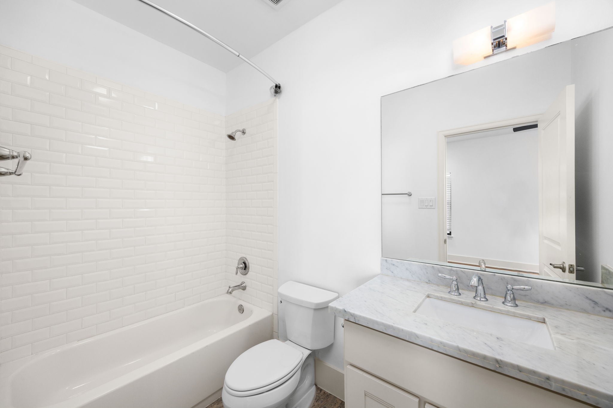 4512 Inker Street, Unit A Houston, TX 77007 - Photo 11 of 39 First Floor: Bedroom and full bathroom.