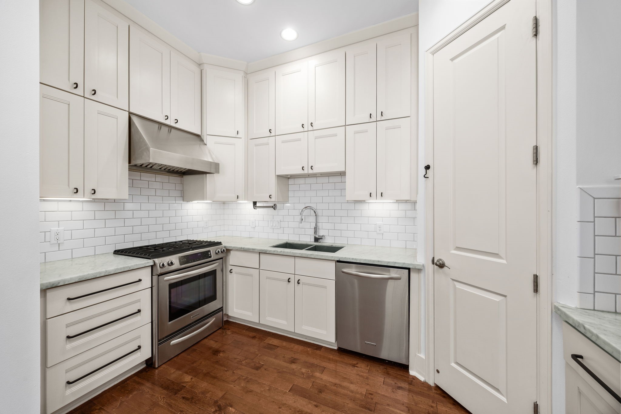 4512 Inker Street, Unit A Houston, TX 77007 - Photo 24 of 39 Second floor: Kitchen has plenty of storage.