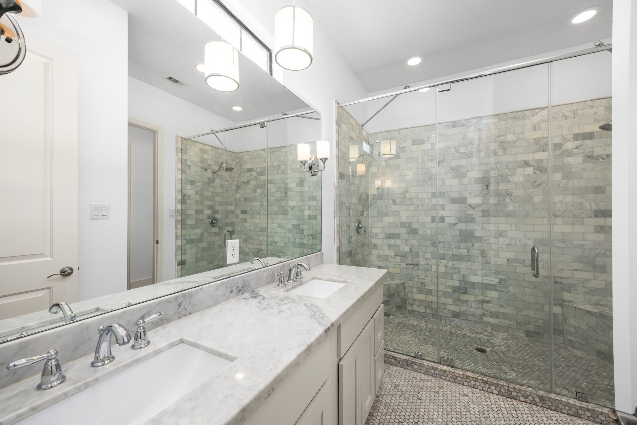 4512 Inker Street, Unit A Houston, TX 77007 - Photo 30 of 39 Second Floor: Primary bathroom with Carrara marble.