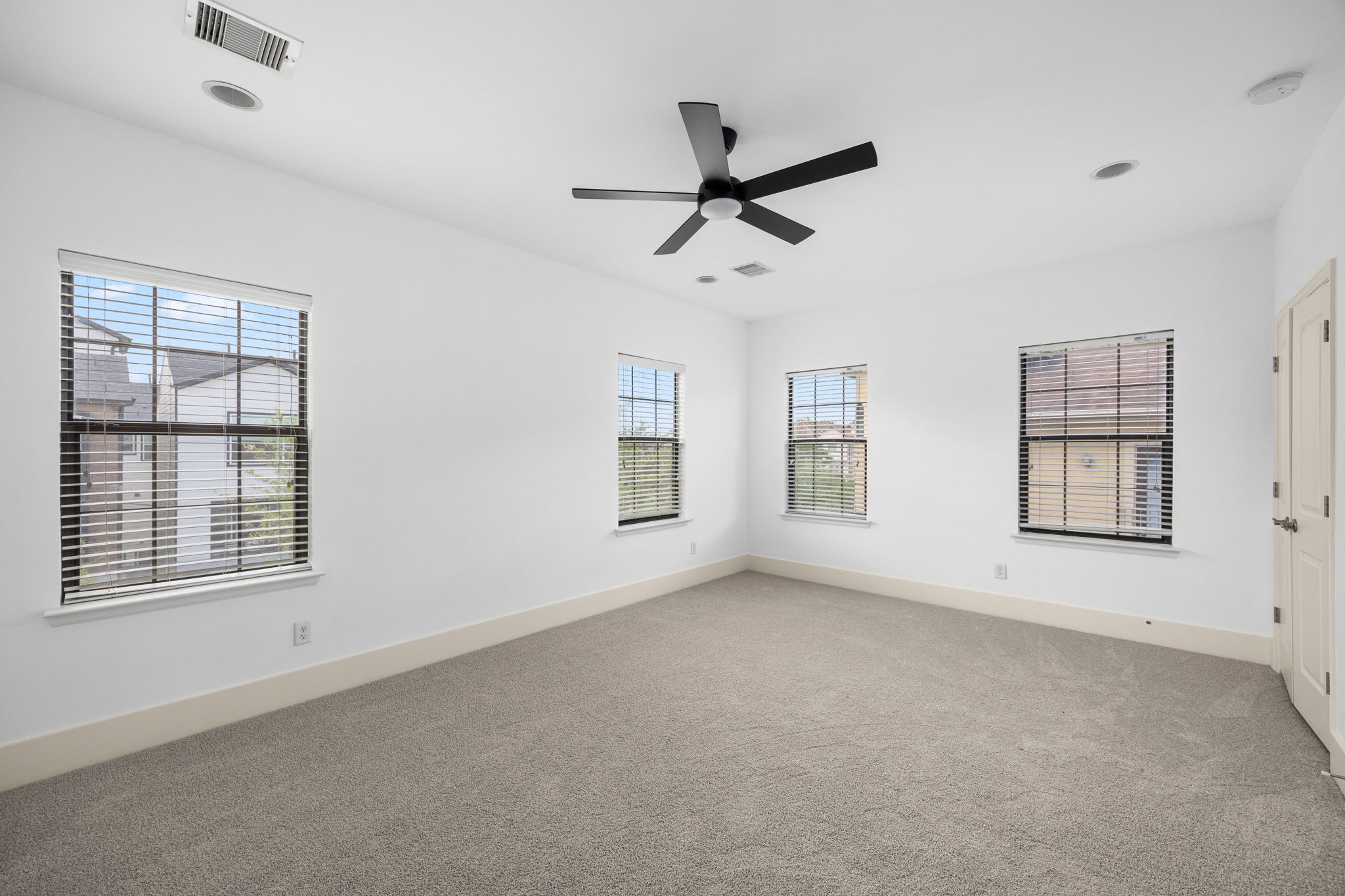 4512 Inker Street, Unit A Houston, TX 77007 - Photo 31 of 39 Third floor: Bedroom 3.