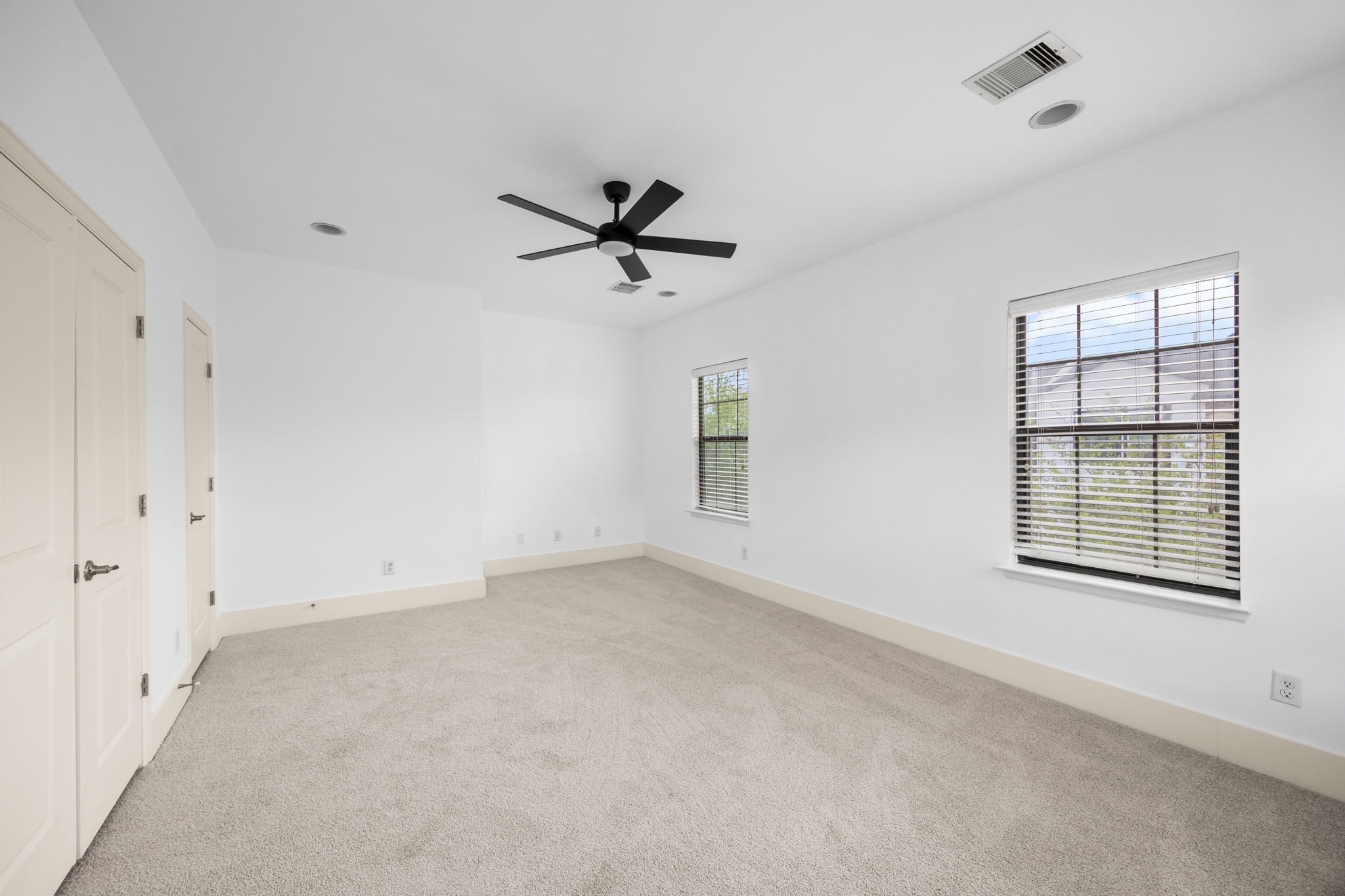 4512 Inker Street, Unit A Houston, TX 77007 - Photo 32 of 39 Third floor: Bedroom 3.