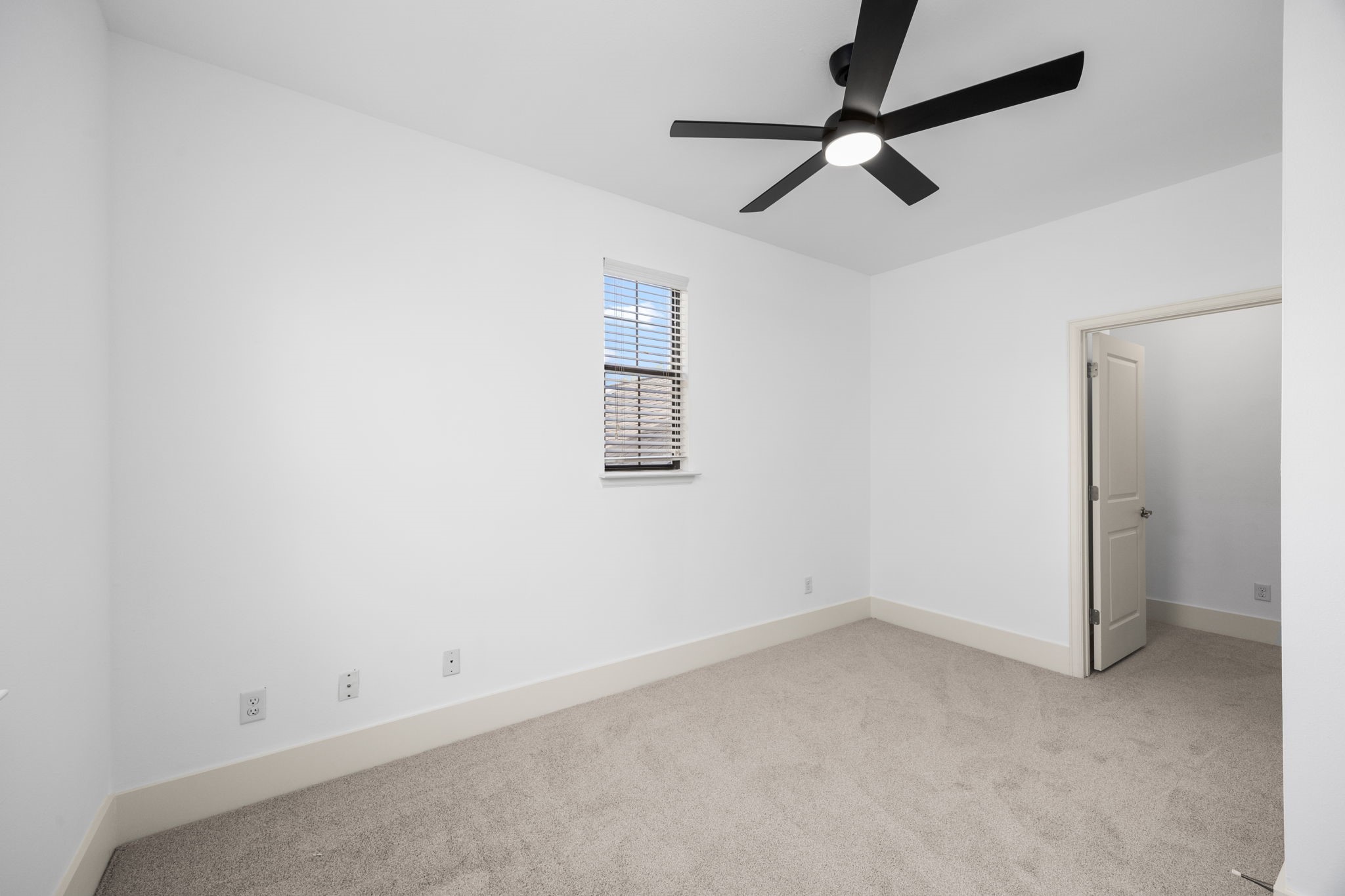 4512 Inker Street, Unit A Houston, TX 77007 - Photo 34 of 39 Third floor: Bedroom 4.