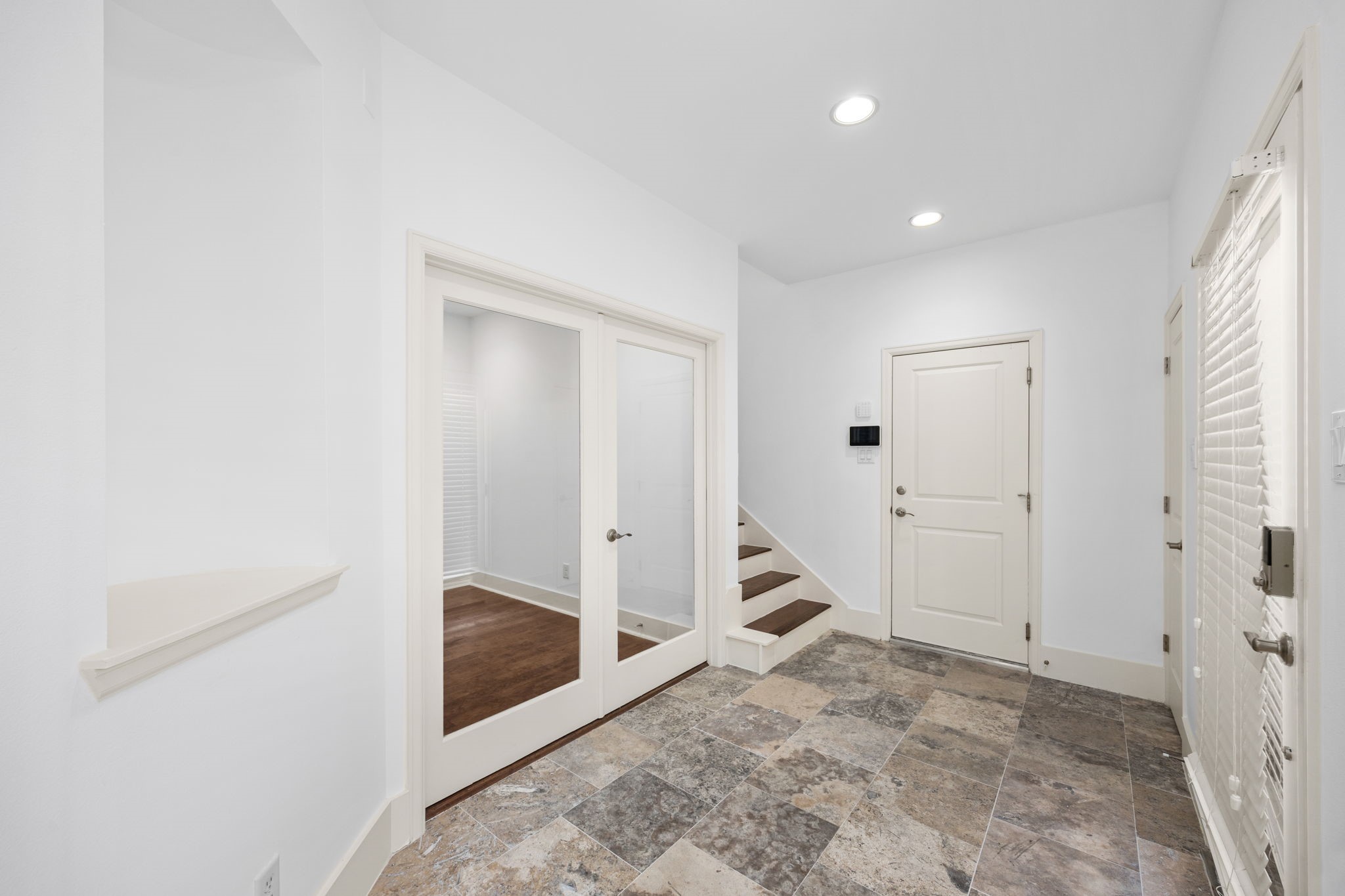 4512 Inker Street, Unit A Houston, TX 77007 - Photo 4 of 39 First Floor: Entryway leading to office.