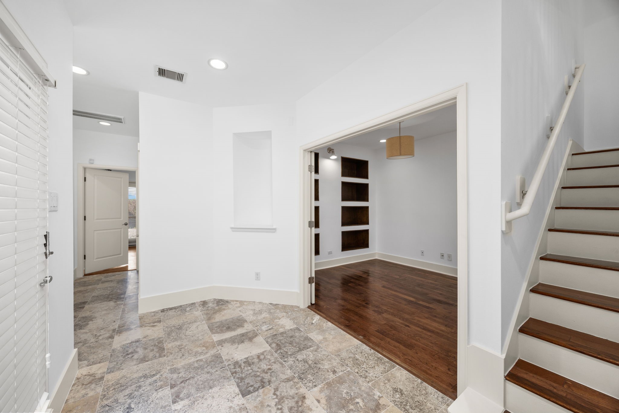 4512 Inker Street, Unit A Houston, TX 77007 - Photo 5 of 39 First Floor: View of entryway.