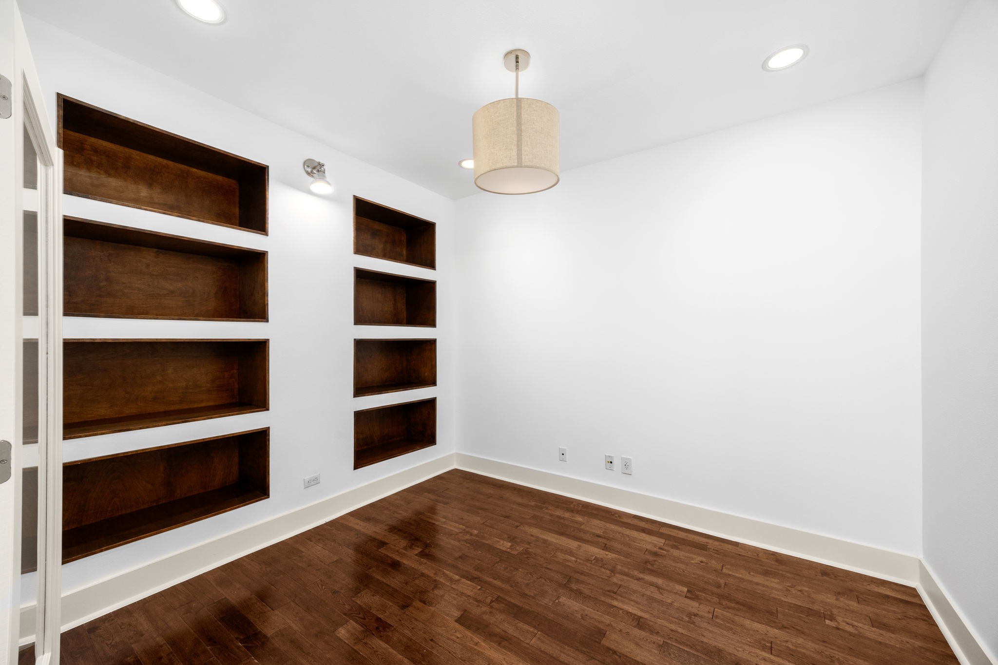4512 Inker Street, Unit A Houston, TX 77007 - Photo 7 of 39 First Floor: Office with built-ins.