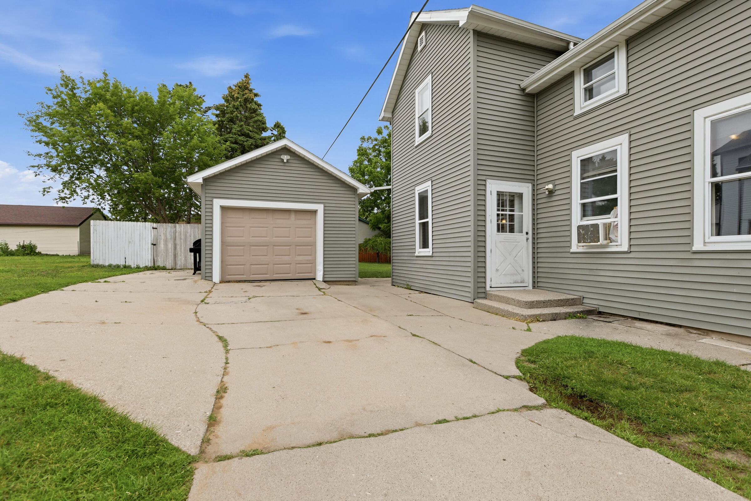 1210 Hamilton Street Manitowoc, WI 54220 - Photo 26 of 37 1210hamilton-25