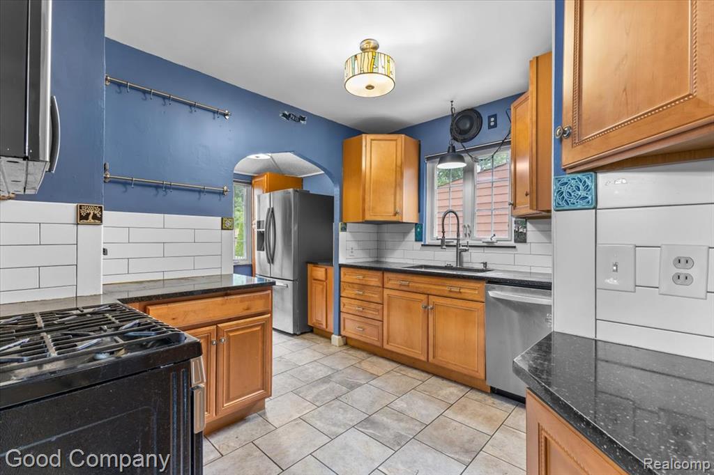5535 Harvard Road Detroit, MI 48224 - Photo 8 of 19