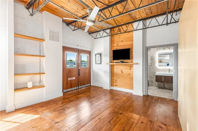 a bedroom with bed and a mirror