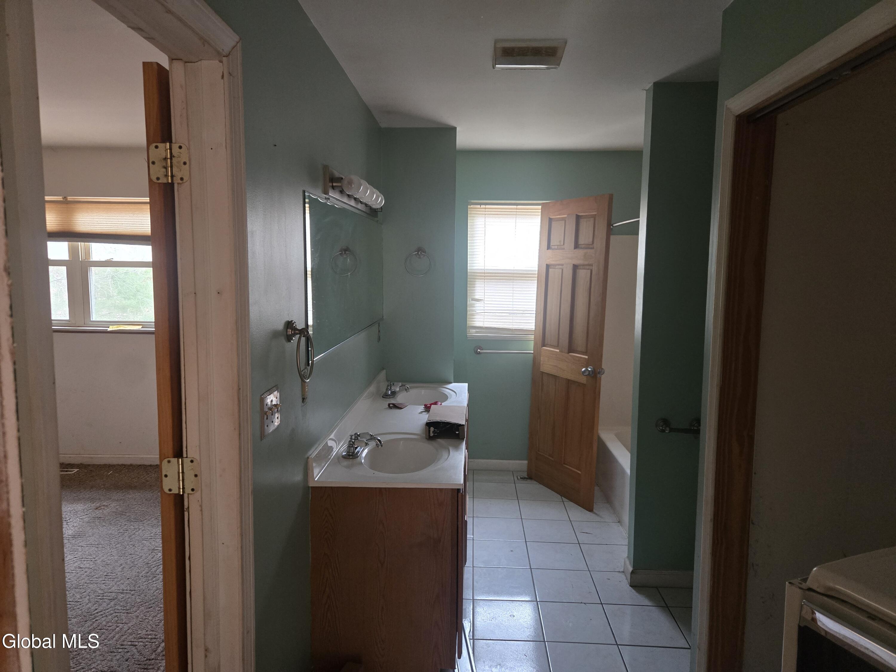 627 Englemore Road Clifton Park, NY 12065 - Photo 41 of 44 20260410_162139