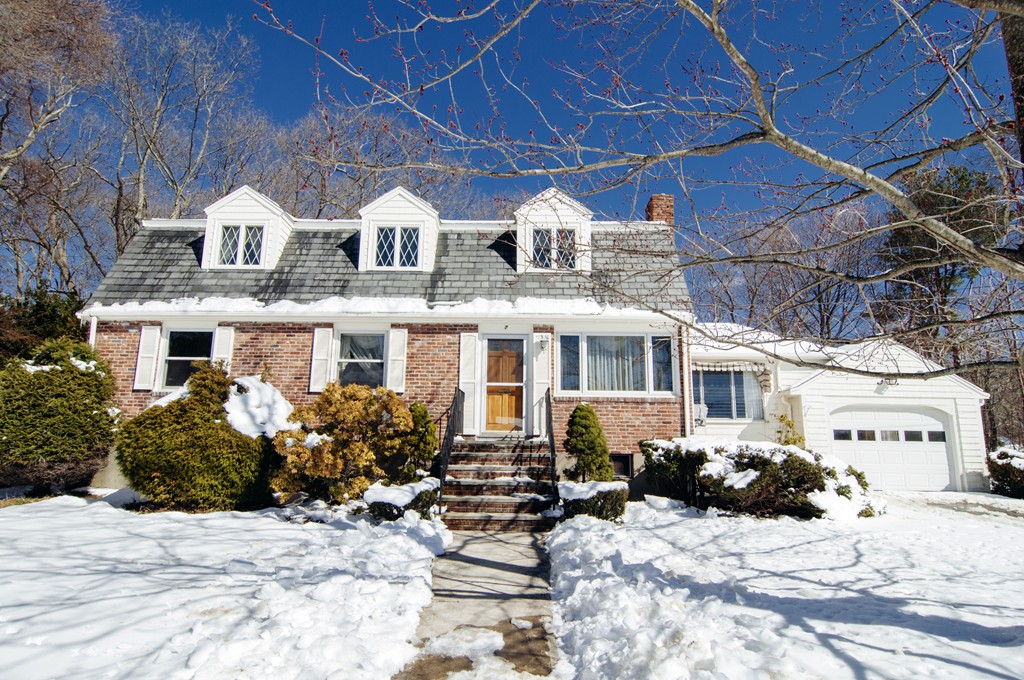 7 Burton Road Braintree, MA 02184 - Photo 2 of 30 Gallery Image 2