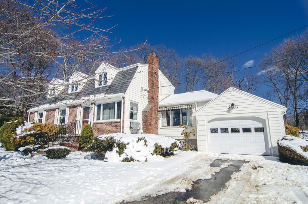 7 Burton Road Braintree, MA 02184 - Photo 3 of 30 Gallery Image 3