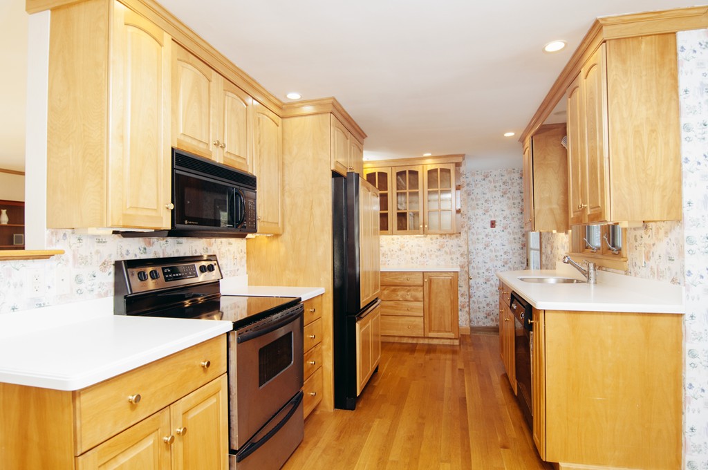 7 Burton Road Braintree, MA 02184 - Photo 6 of 30 Gallery Image 6