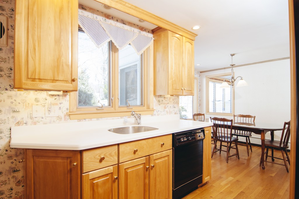 7 Burton Road Braintree, MA 02184 - Photo 8 of 30 Gallery Image 8