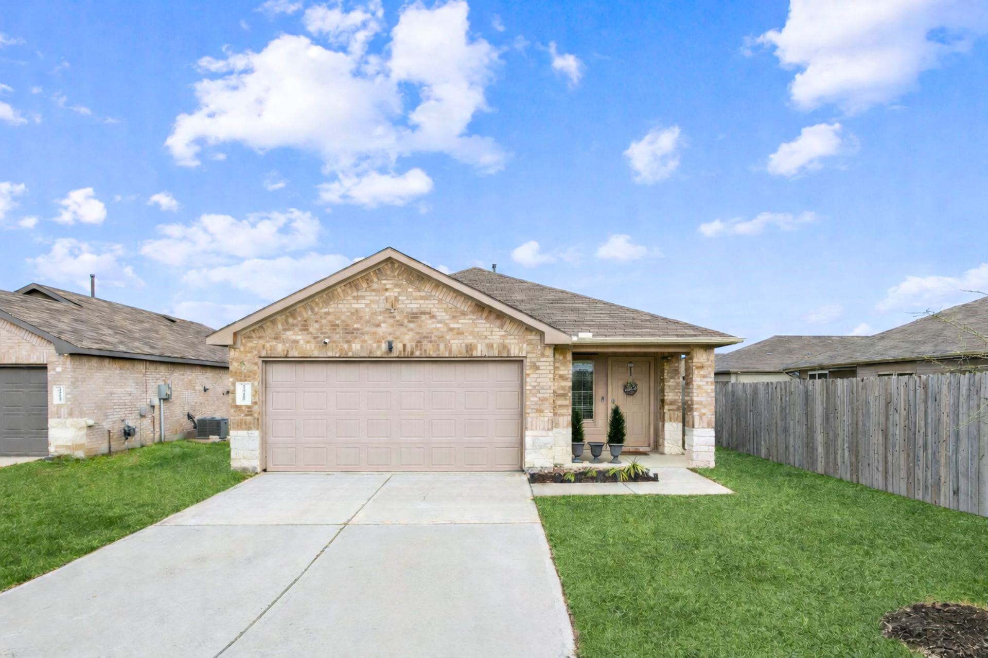 14127 Sandy Pnes Court Conroe, TX 77302 - Photo 2 of 15
