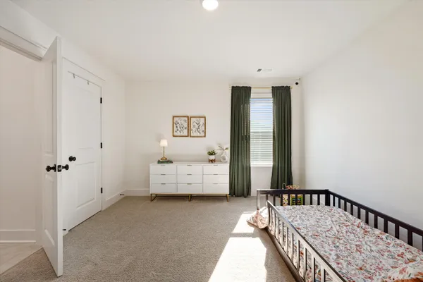 a view of livingroom with furniture