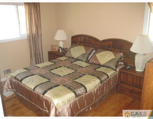 15 Mabaline Road Old Bridge, NJ 08857 - Photo 8 of 10 Gallery Image 8
