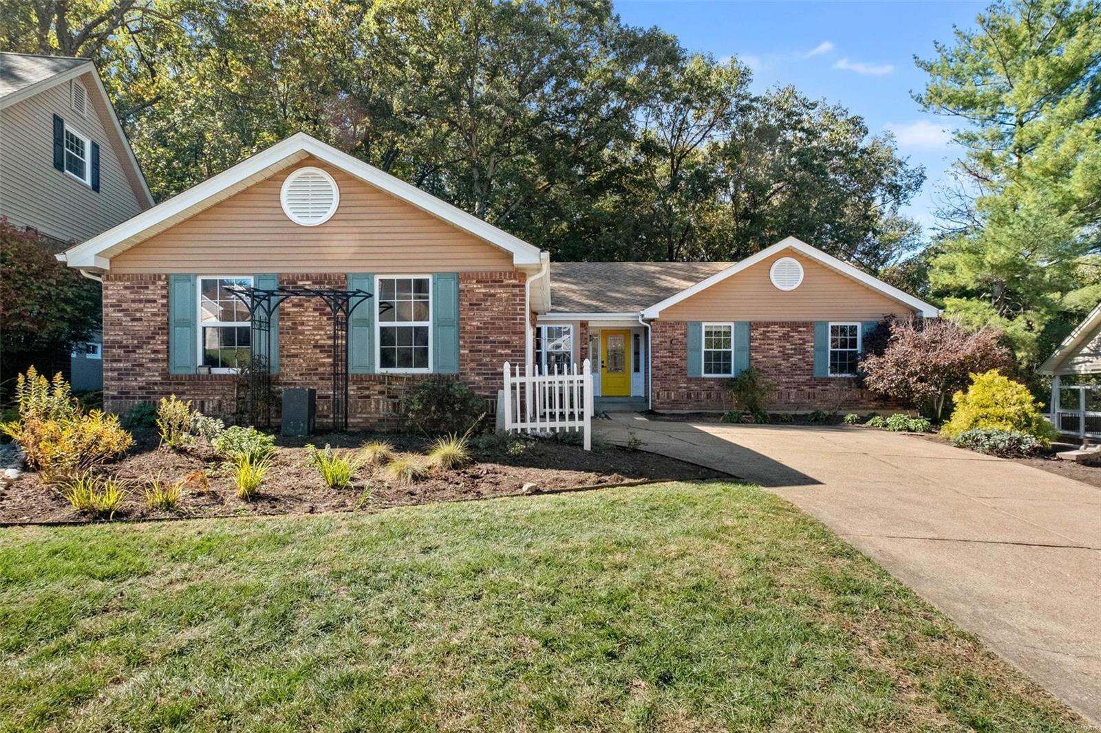 726 Strafford Ridge Drive Ballwin, MO 63021 - Photo 2 of 36