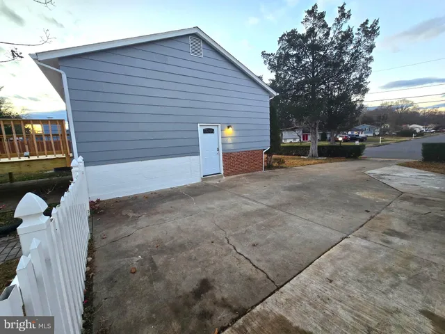 $3,700 | 4813 Lawrence Street, Alexandria, VA 22309