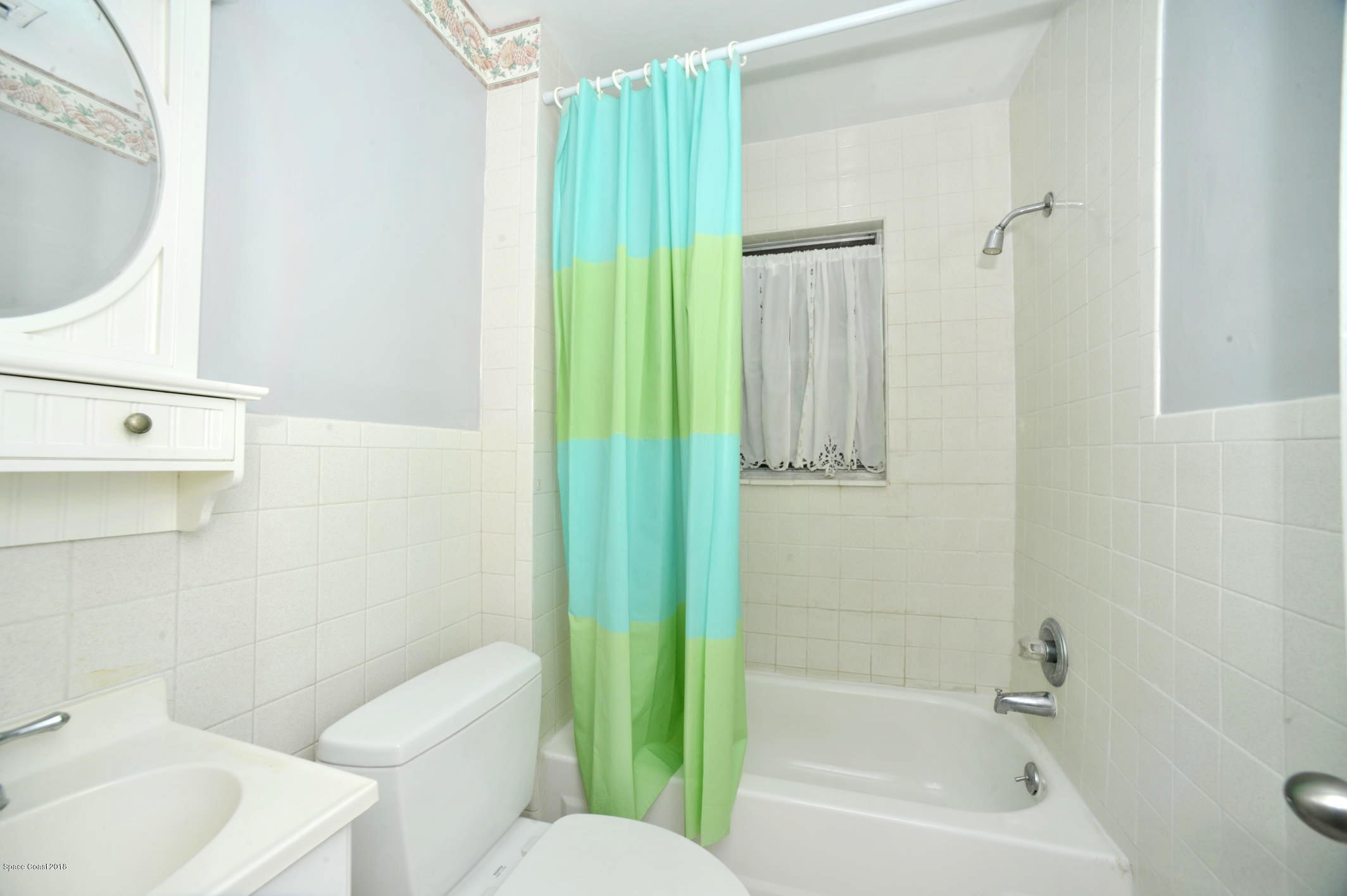 19 Highland Street Cocoa, FL 32922 - Photo 5 of 9 a bathroom with a toilet a sink and bathtub