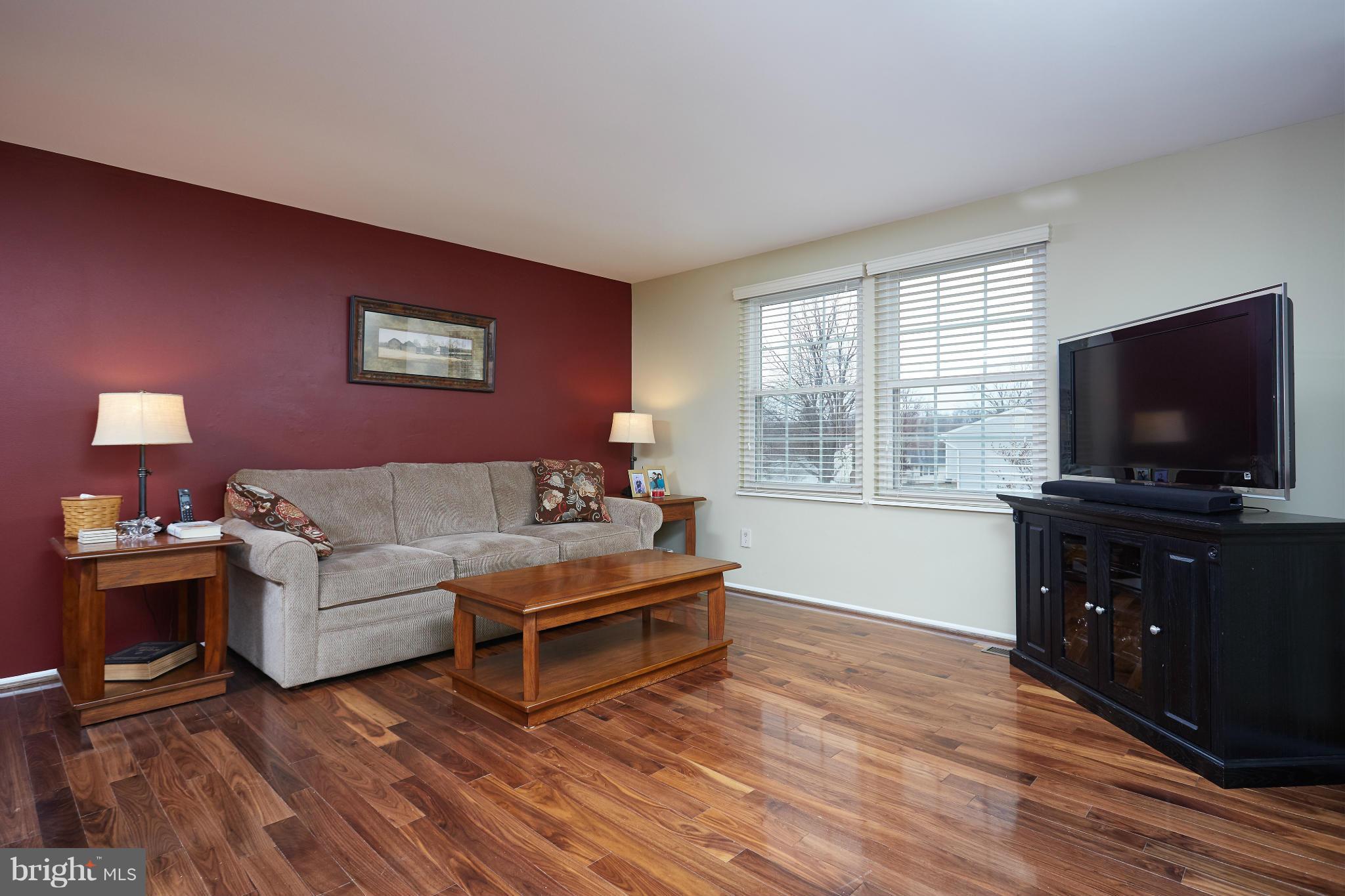 125 North Ithaca Road Sterling, VA 20164 - Photo 2 of 30 Living Room