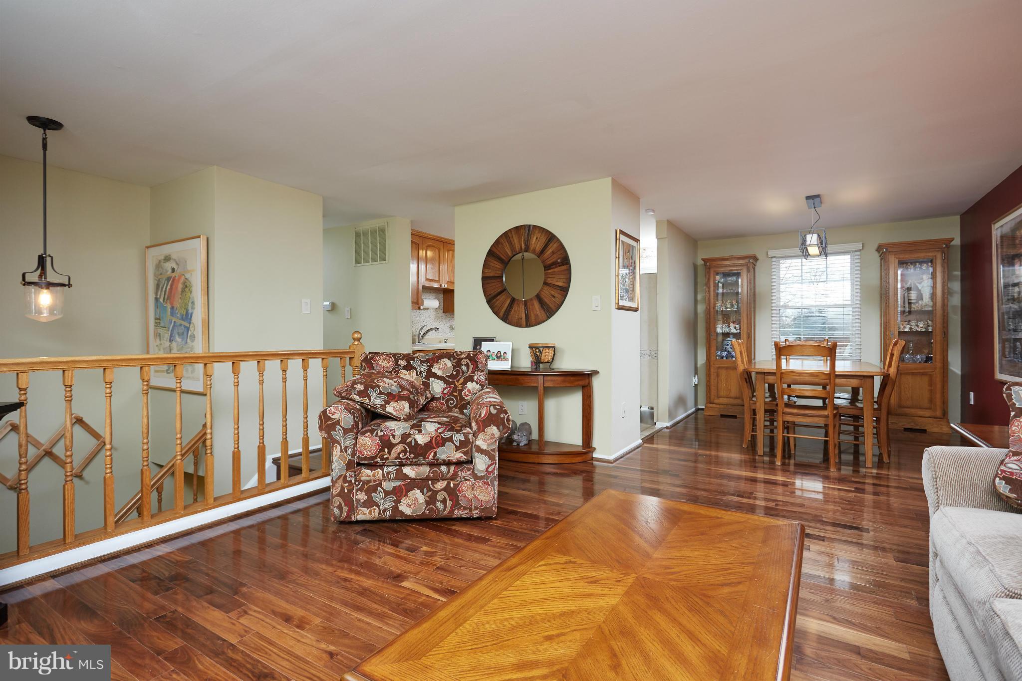 125 North Ithaca Road Sterling, VA 20164 - Photo 6 of 30 Living Room