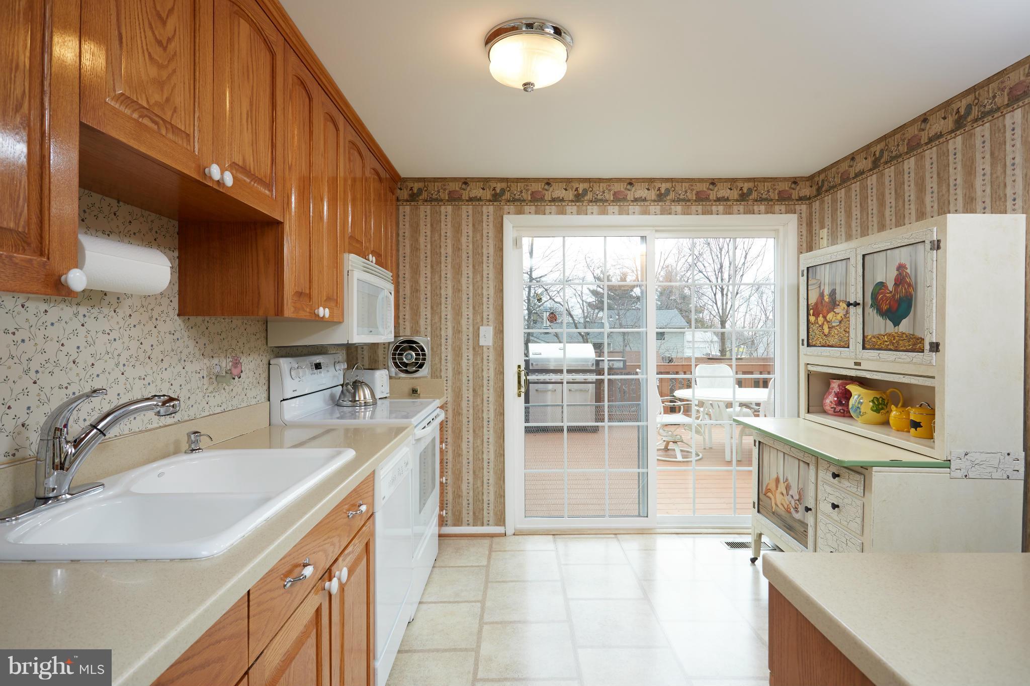 125 North Ithaca Road Sterling, VA 20164 - Photo 9 of 30 Kitchen