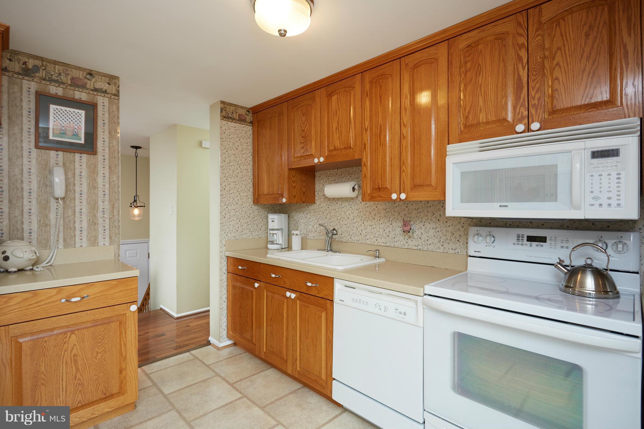 125 North Ithaca Road Sterling, VA 20164 - Photo 10 of 30 Kitchen