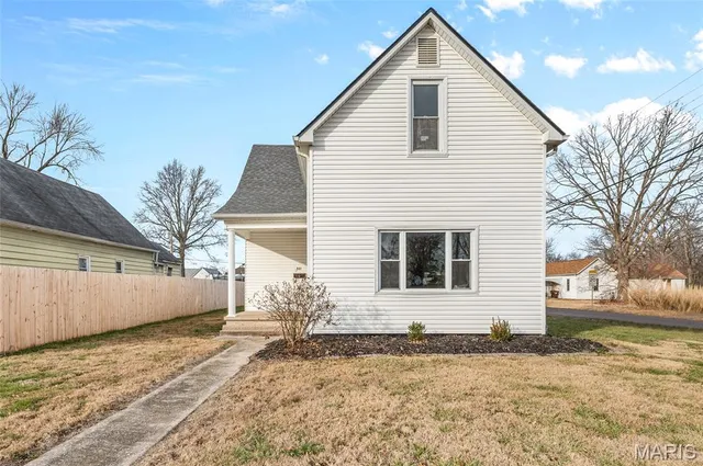 $210,000 | 841 North Franklin Street, Staunton, IL 62088