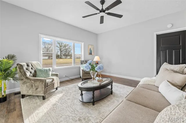 $210,000 | 841 North Franklin Street, Staunton, IL 62088