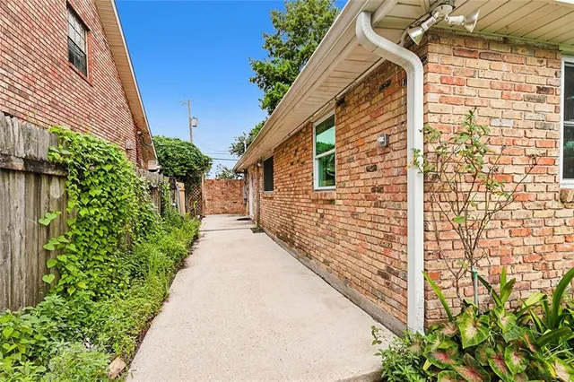 $1,980 | 3513 Lake Villa Drive, Metairie, LA 70002