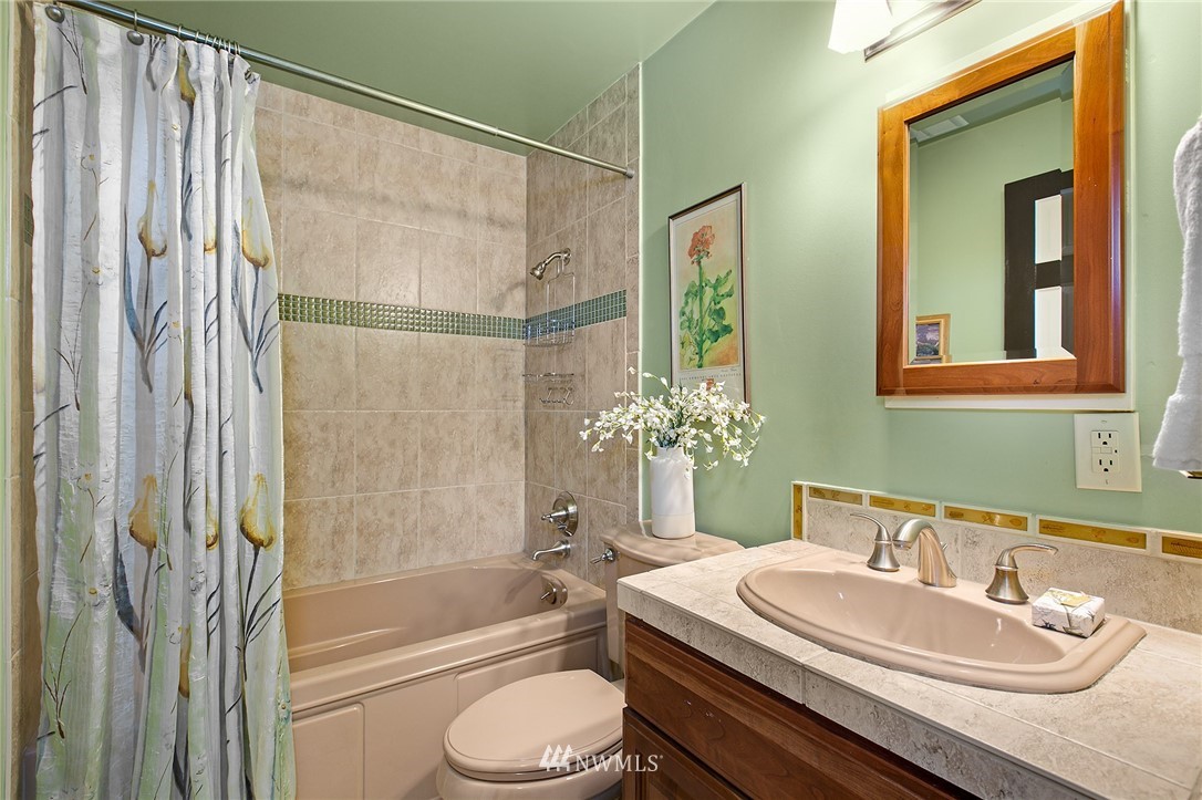 8314 188th Street Southwest Edmonds, WA 98026 - Photo 12 of 29 Gallery Image 12