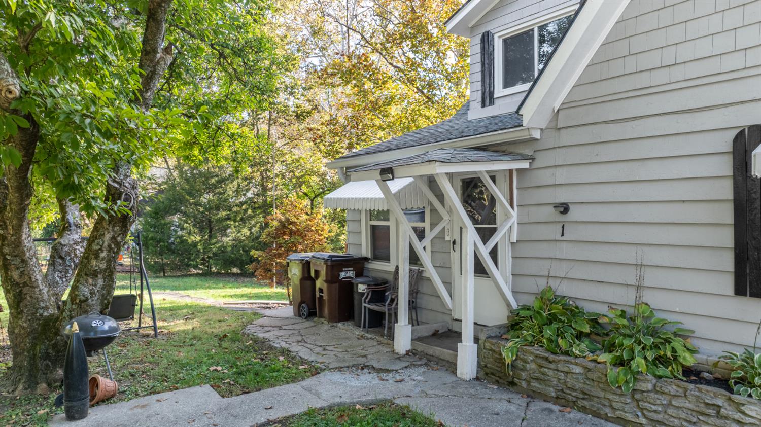 580 Indiana Avenue Aurora, IN 47001 - Photo 6 of 26 Porch entrance to Unit 2