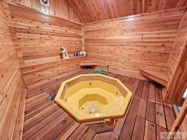 $825,000 | 53 South Shoreline Drive, Salmon, ID 83467