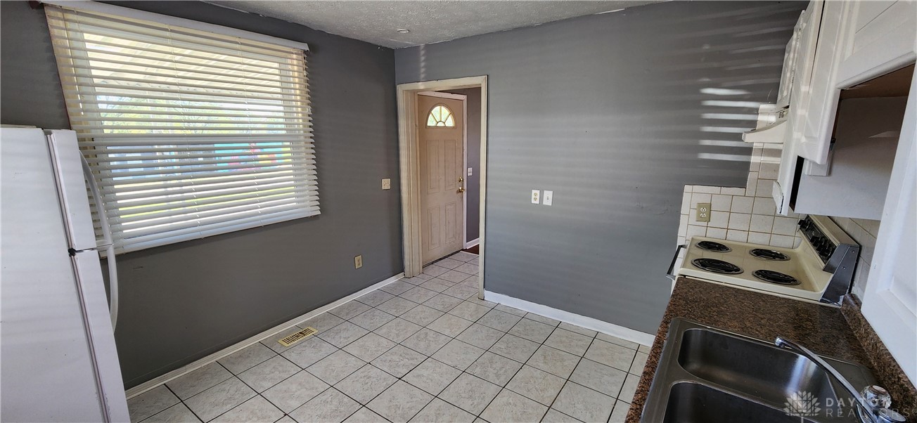 607 Elmhurst Road Dayton, OH 45417 - Photo 6 of 20 Gallery Image 6